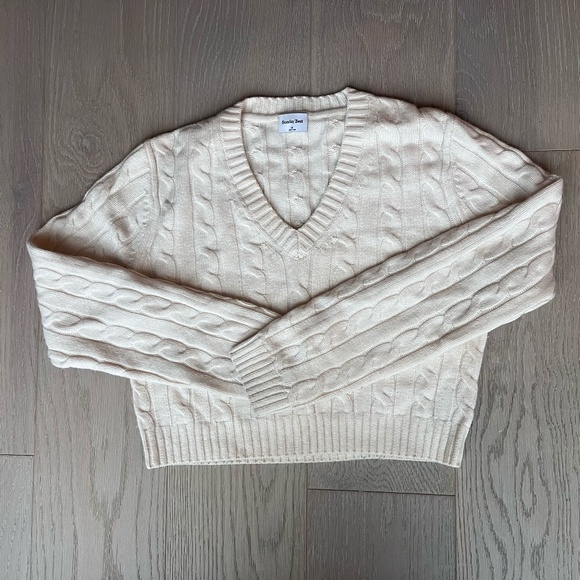 Aritzia Cableknit Crop V-Neck - Picture 1 of 3